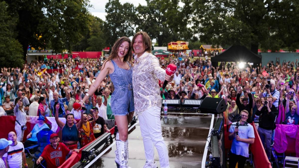 J&uuml;rgen Drews trat im Sommer gemeinsam mit seiner Tochter Joelina beim "SchlagerHammer" auf. Die Krankheit Polyneuropathie beeintr&auml;chtigt den S&auml;nger. (Foto)