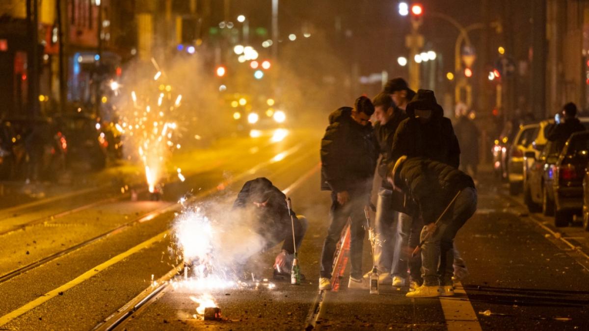 In der Silvesternacht ist das Z&uuml;nden von Pyrotechnik erlaubt - zahlreiche B&ouml;ller-Verst&ouml;&szlig;e riefen die Polizei jedoch schon Tage zuvor auf den Plan. (Foto)