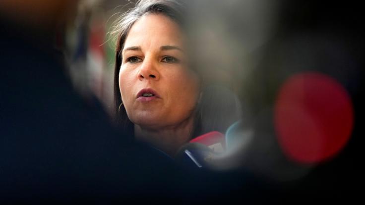 Annalena Baerbock wegen möglichem Songverbot nach Sylt-Eklat verhöhnt.