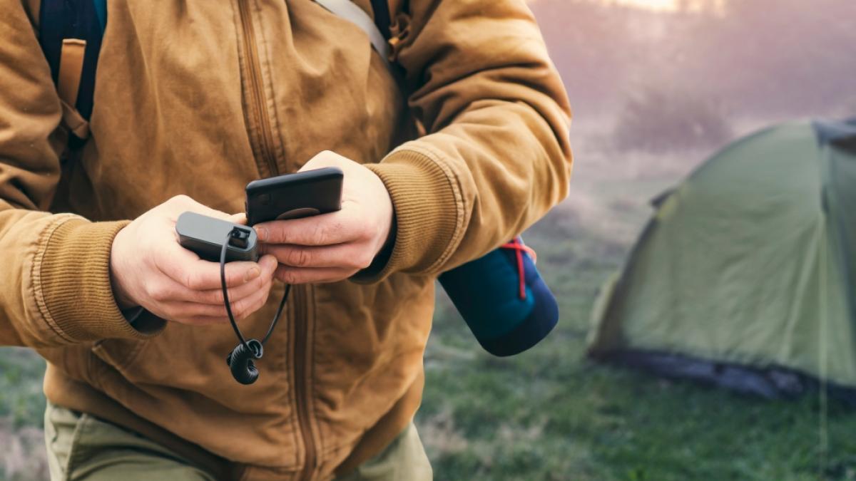 Auch beim Camping ist eine Powerbank ein echtes Must-Have. (Foto)