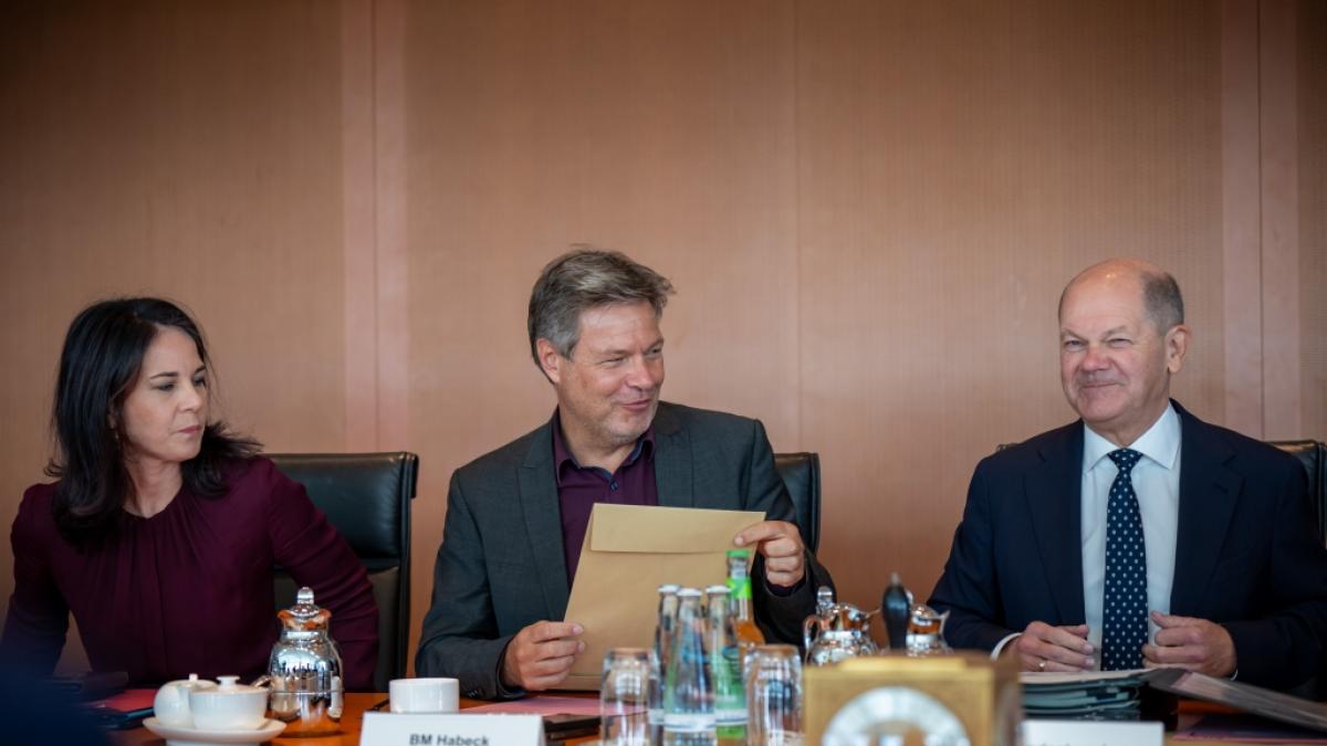 Annalena Baerbock und Robert Habeck wollen nach dem Ampel-Aus offenbar Mitarbeitende bef&ouml;rdern. (Foto)