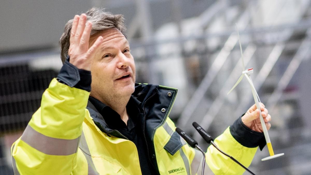 Robert Habeck will die Genehmigung von Windr&auml;dern beschleunigen und pfeift dabei angeblich auf den Artenschutz. (Foto)