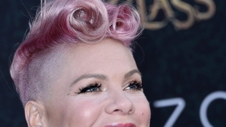Pink fühlt sich ganz und gar nicht fettleibig.