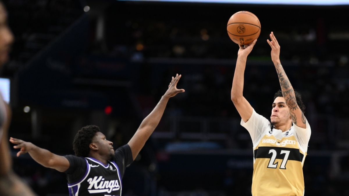Will Riley von den Washington Wizards wirft den Ball gegen Isaiah Stevens von den Sacramento Kings, am 02.02.2026. (Symbolbild) (Foto)