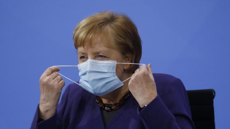 Bundeskanzlerin Angela Merkel (CDU) und den Ministerpräsidenten haben einen weiteren Corona-Gipfel vor Weihnachten nicht ausgeschlossen.
