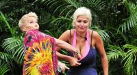 Sonja Zietlow greift Sophia unter die Arme... ach nee, nicht so ganz.