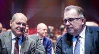 Siegfried Russwurm (rechts im Bild) hält die Zwischenbilanz der Ampelkoalition für mangelhaft. Besonders heftig kritisiert er Bundeskanzler Olaf Scholz.
