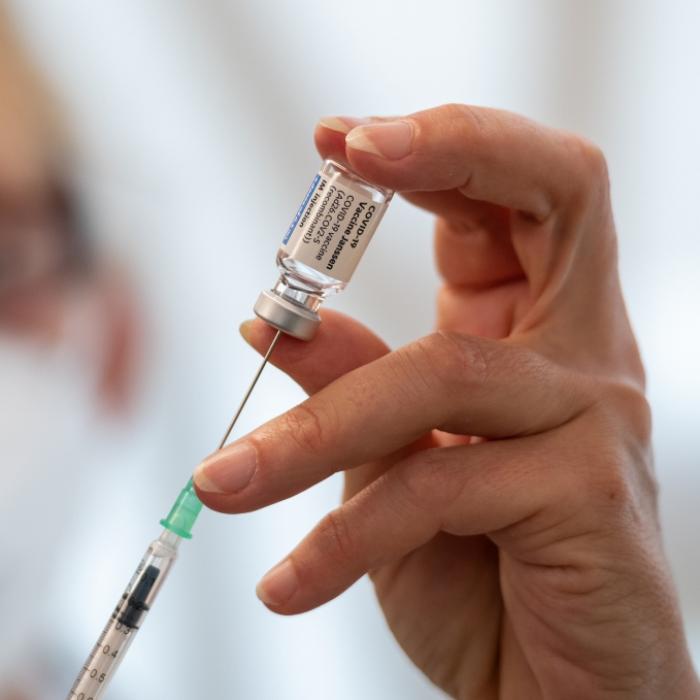 Dritter Piks für alle? Wer braucht die Booster-Impfung am nötigsten?