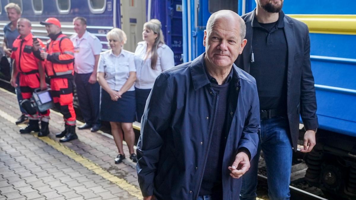 Olaf Scholz besuchte am 17.06. die Ukraine. Jetzt hat die Bundesregierung alle Waffenlieferungen an das Land ver&ouml;ffentlicht. (Foto)