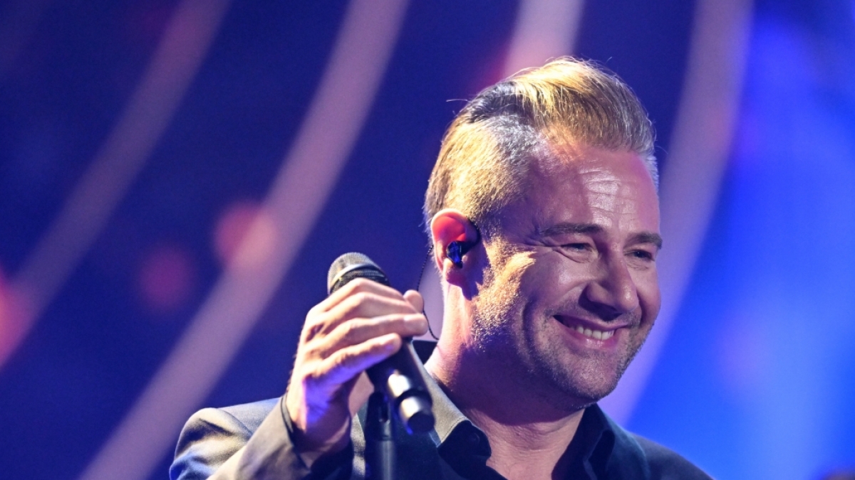 Sasha&nbsp;performt auf der B&uuml;hne. (Foto)