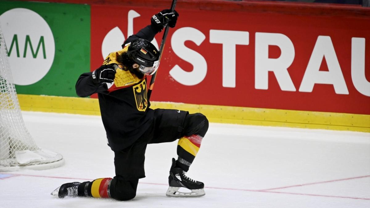 Eishockey: WM, Frankreich - Deutschland, Vorrunde, Gruppe A, Gruppenspielrunde: Dominik Bittner aus Deutschland jubelt &uuml;ber ein Tor. (Foto)