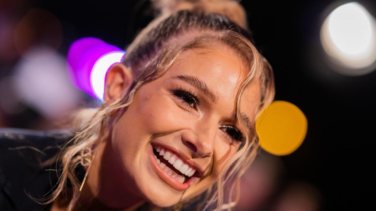 Lola Weippert heizt jetzt im knappen Zweiteiler auf Instagram ein. (Foto)