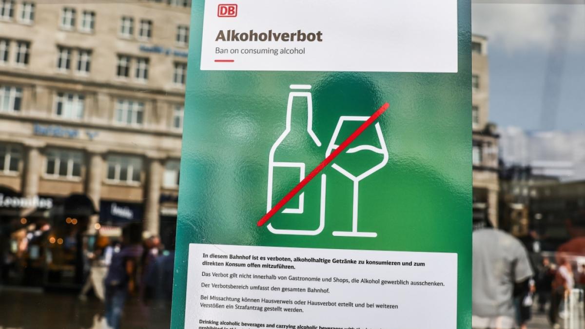 Ab 1. September 2026 wird schrittweise ein neues Alkoholverbot an deutschen Bahnh&ouml;fen umgesetzt. (Foto)