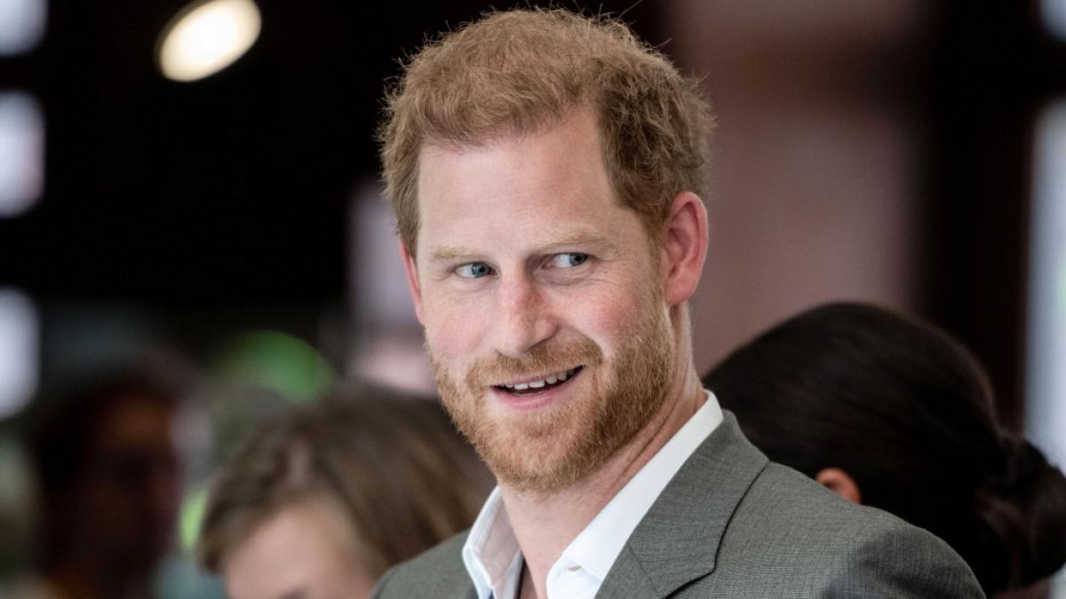 Prinz Harry soll das Lachen bereits vergangen sein: Im ZDF erscheint Anfang Dezember mit "Harry - Der verlorene Prinz" eine neue Royals-Doku, die brisante Enth&uuml;llungen beinhalten soll. (Foto)