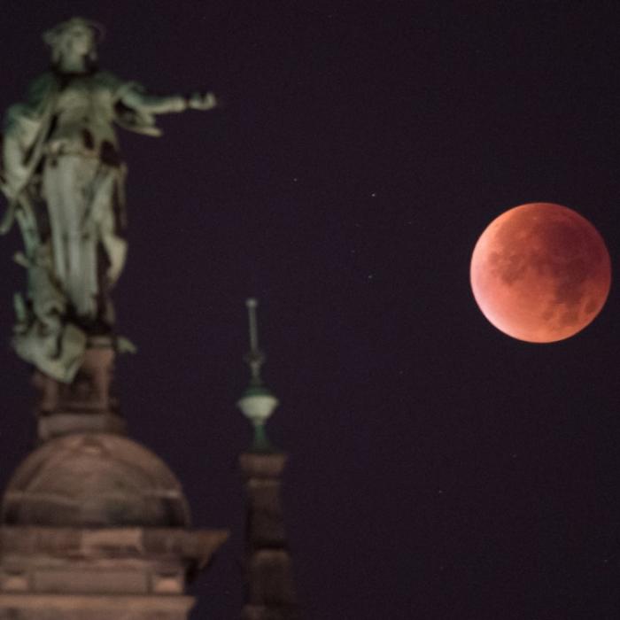 Verheerende Folgen! Lässt die Mondfinsternis heute die Erde beben?