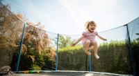 Im englischen Sharnbrook verlor ein Mädchen (12) seinen Arm durch einen schlimmen Trampolinunfall.