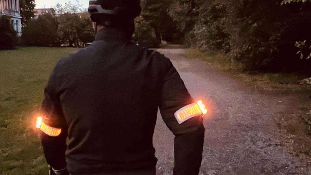 Befestigt werden die Flasher mit einer einfachen Schnapp-Technik. (Foto)