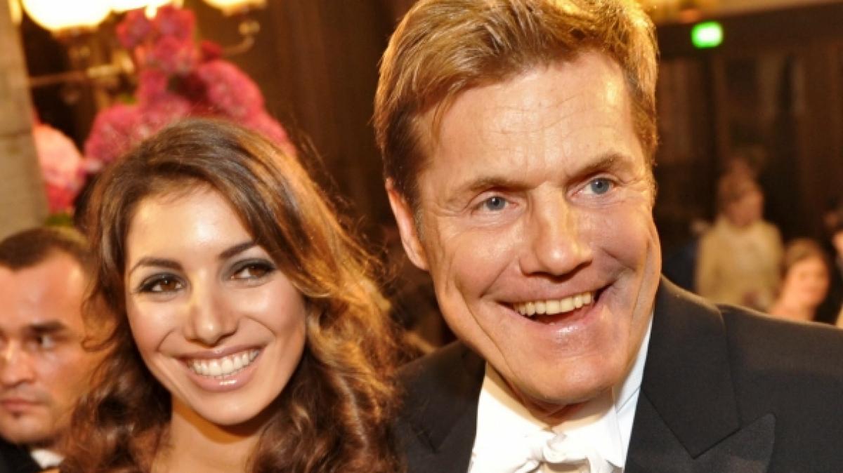 F&uuml;r ein hei&szlig;es Bikini-Video ernteten Dieter Bohlen und Carina Walz Kritik. (Foto)