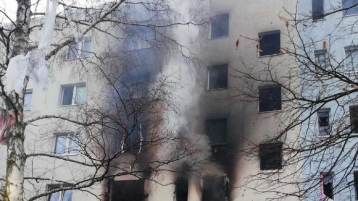 Sachsen-Anhalt, Blankenburg: Das von der Polizei Polizeiinspektion Magdeburg herausgegebene Foto zeigt das Mehrfamilienhaus in Blankenburg im Harz in dem sich eine Explosion ereignet hat.