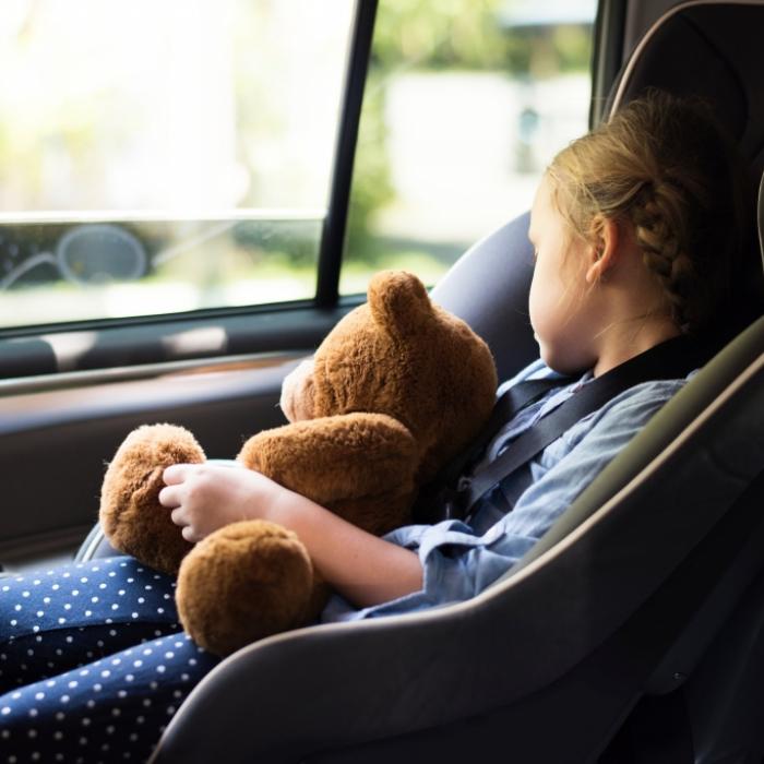 Drogen-Eltern lassen 18 Monate alte Tochter im Auto zurück - Kind stirbt