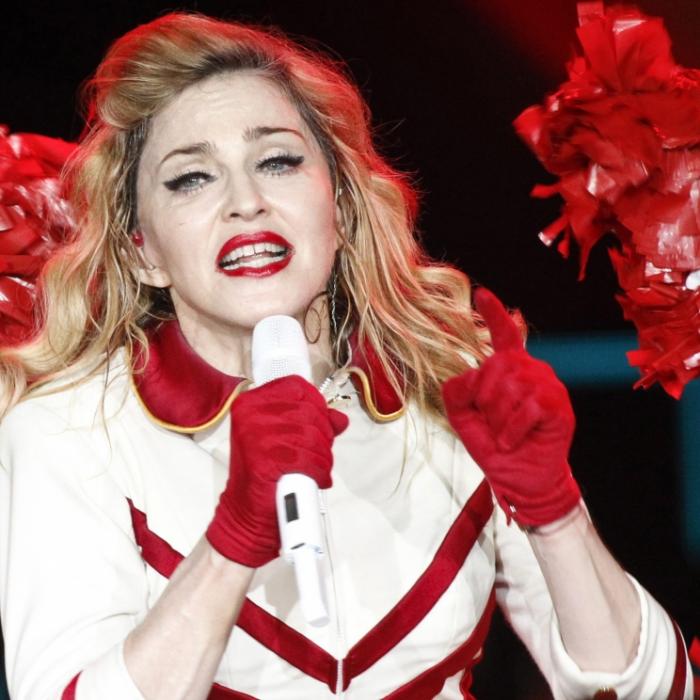 Fans nach Domina-Video unter Schock! Hat die Queen of Pop ihren Verstand verloren?