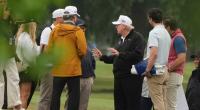 Donald Trump beim Rundgang über den Golfplatz im East Potomac Park.