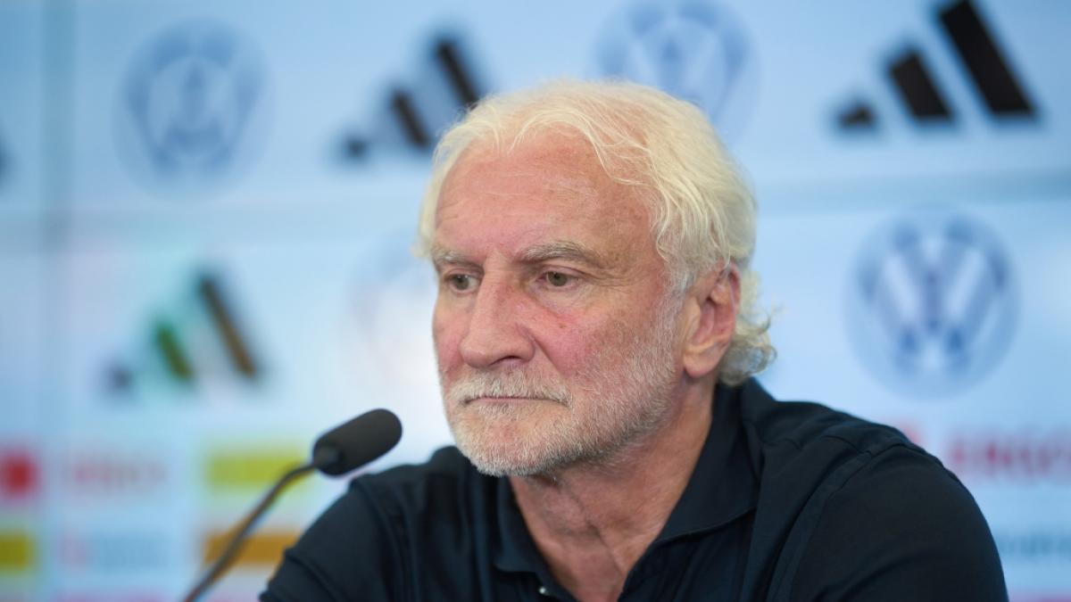 DFB-Sportdirektor Rudi V&ouml;ller war nach der j&uuml;ngsten L&auml;nderspiel-Blamage sichtlich bedient. (Foto)