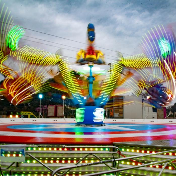 Fahrgeschäft stürzt auf Kirmes-Besucher - 9 Menschen verletzt