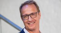 Florian König löst Thomas Helmer bei der Moderation des Fußball-Talks 