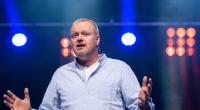 Wie wird sich Stefan Raab bei seinem lang ersehnten TV-Comeback am 14. September präsentieren? Ein neues Video liefert einen ersten Vorgeschmack auf Raabs körperliche Verfassung.