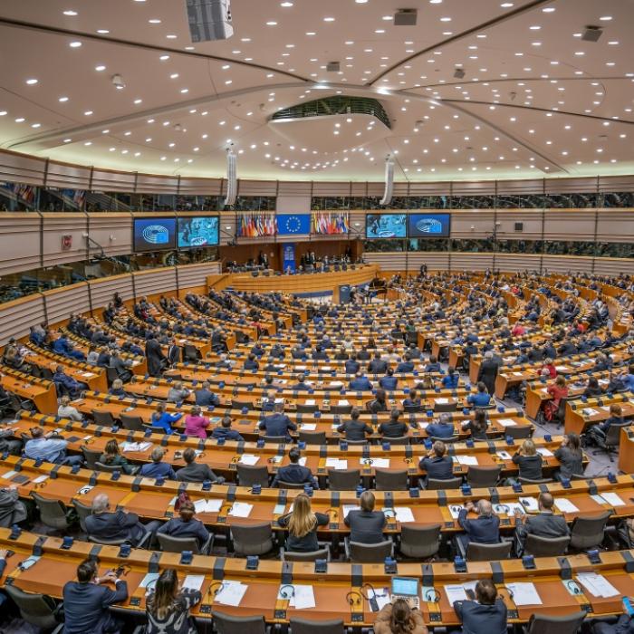 Fettes Gehaltsplus für EU-Beamte geplant! Zoff droht