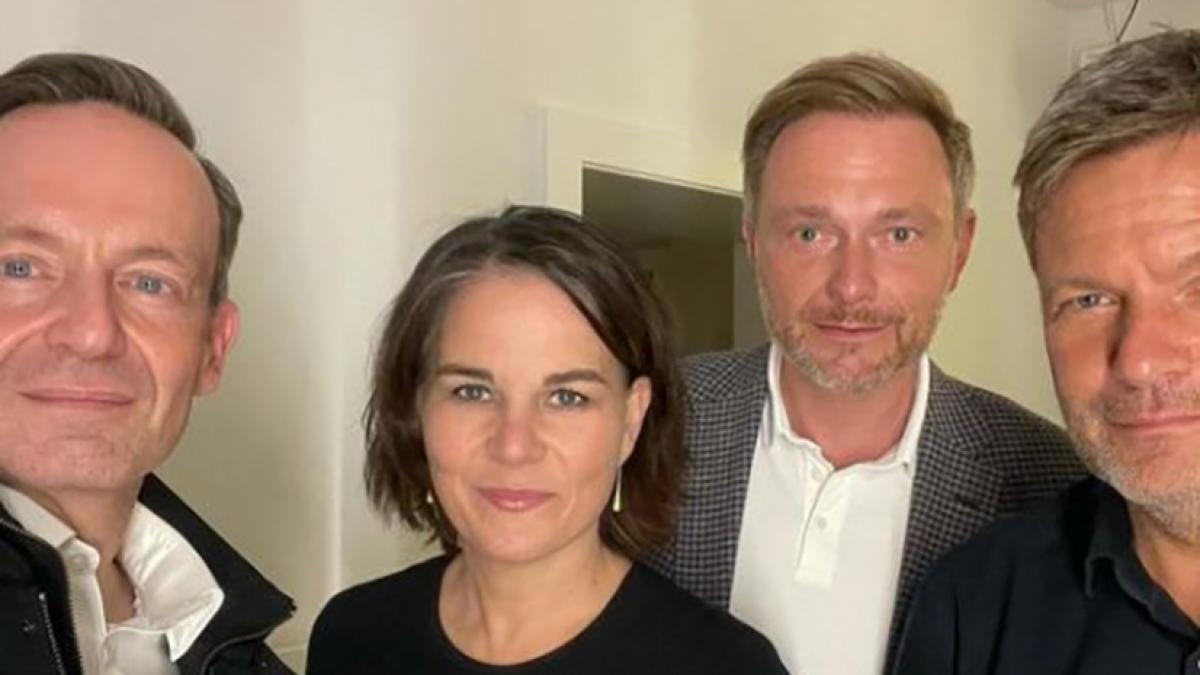 &Uuml;ber dieses Selfie spricht das Netz. (Foto)