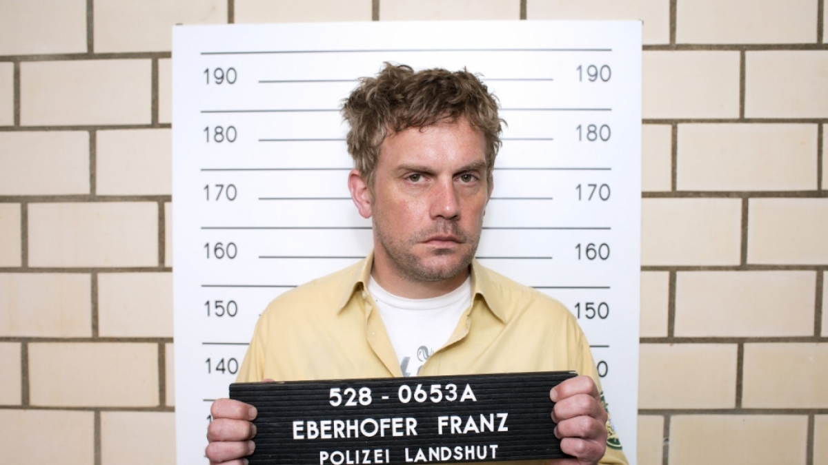 Franz Eberhofer (Sebastian Bezzel) steht aufgrund der "Grie&szlig;nockerlaff&auml;re" unter Mordverdacht. (Foto)