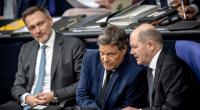 Lindner, Habeck und Scholz im Bundestag: Wähler-Vertrauen in etablierte Parteien schwindet in der Mittelschicht.