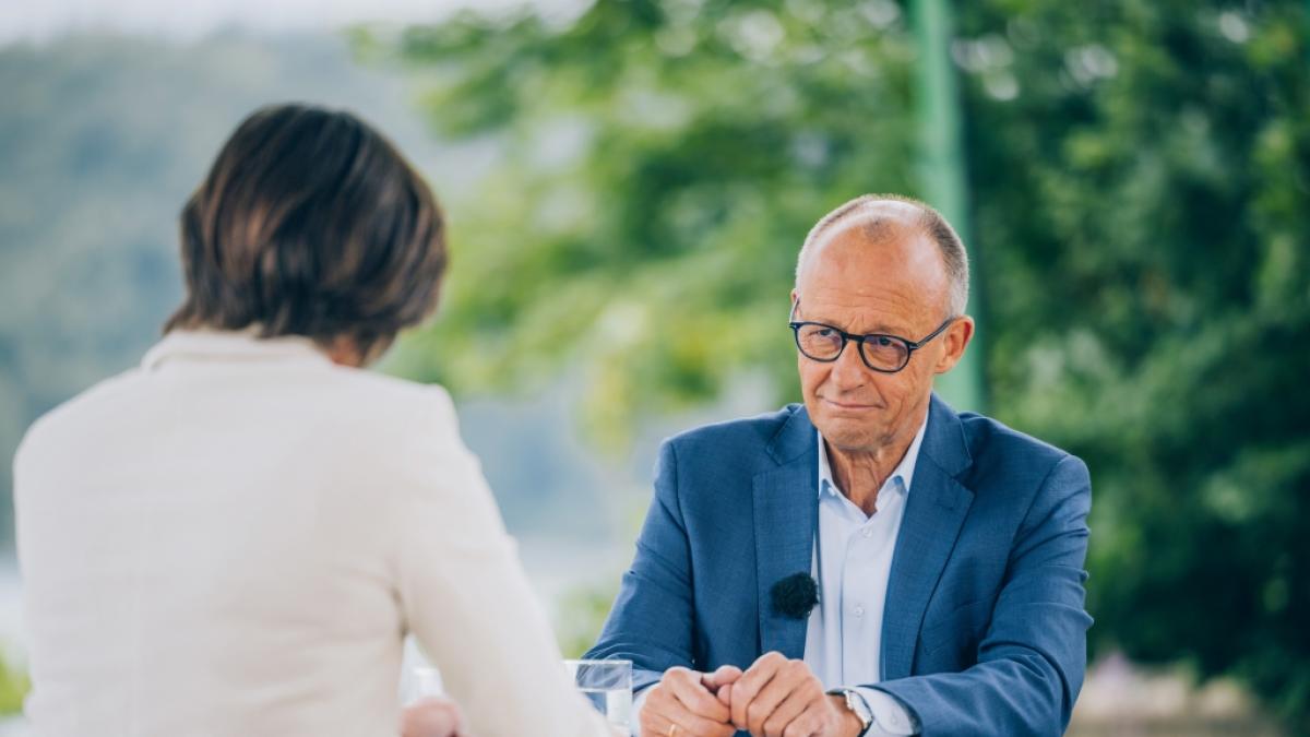 Bundeskanzler Friedrich Merz stellte sich im ZDF-Sommerinterview den Fragen von Diana Zimmermann. (Foto)