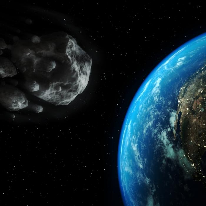 Näher als der Mond! So knapp schrammt er an der Erde vorbei