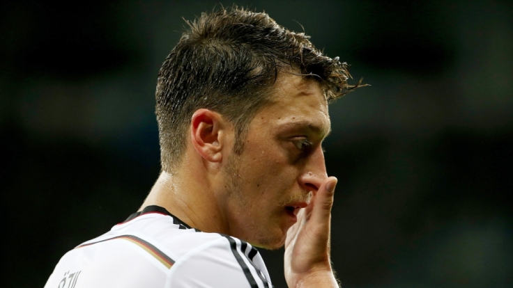 Das Netz kennt keine Gnade mit Mesut Özil.