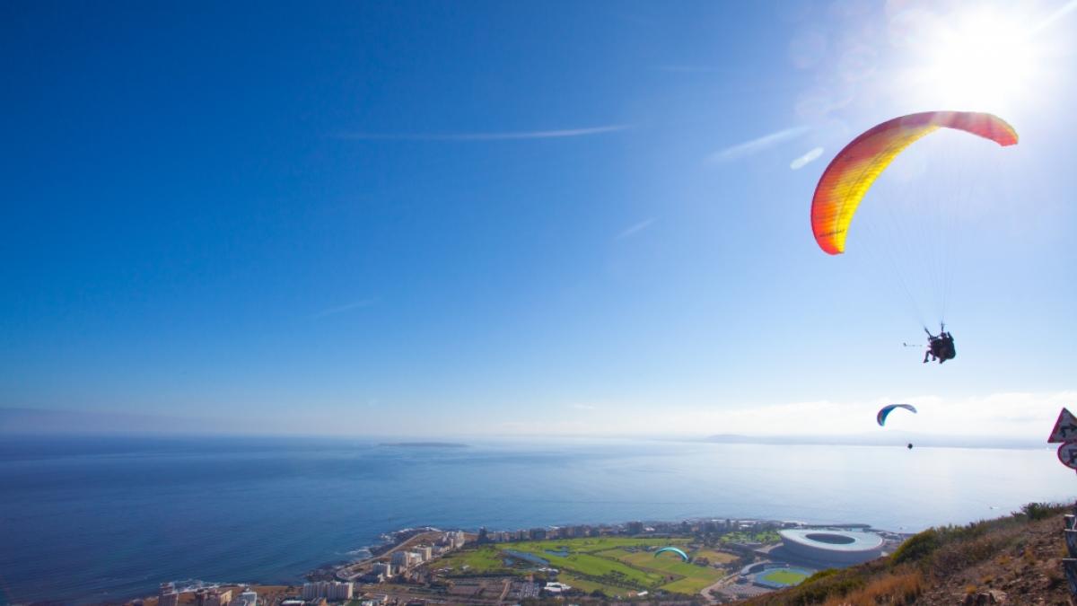 Der fr&uuml;here schottische Rugby-Profi Greig Oliver ist bei einem Paragliding-Unfall t&ouml;dlich verletzt worden und mit nur 58 Jahren gestorben (Symbolfoto). (Foto)
