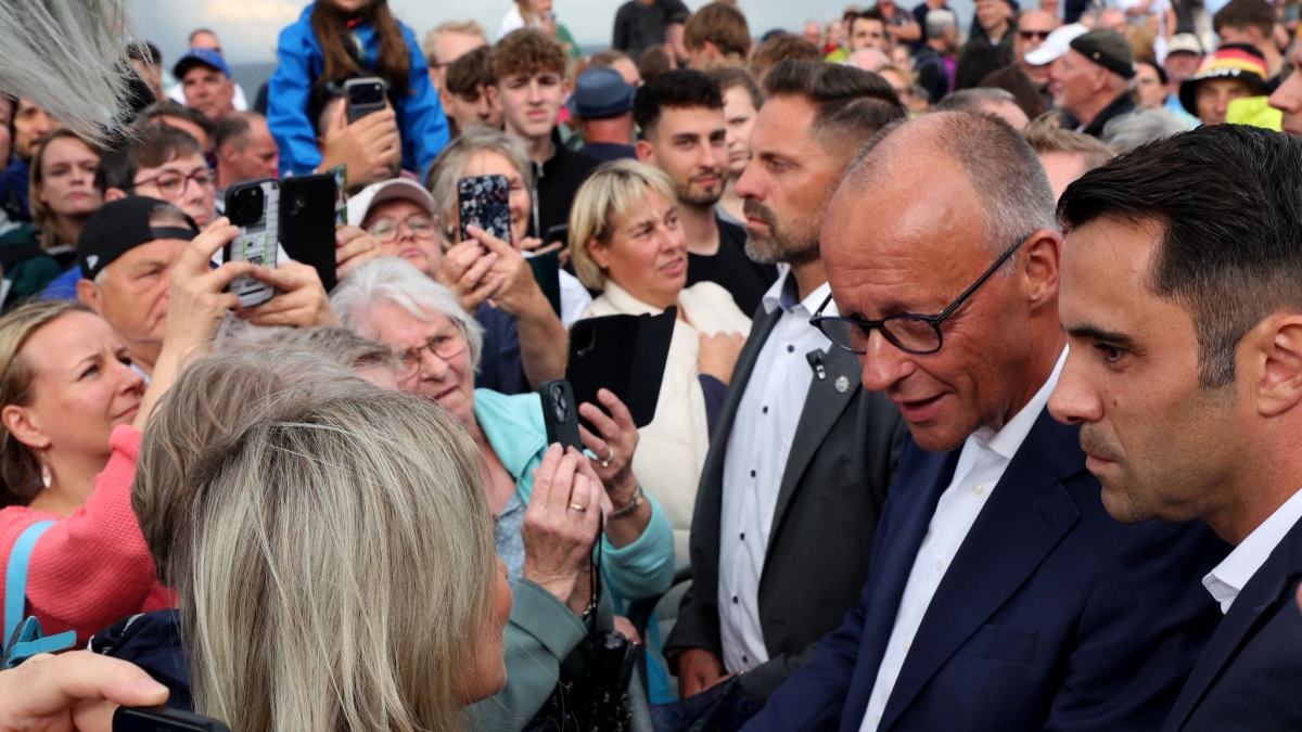 Friedrich Merz in K&uuml;hlungsborn im Gespr&auml;ch mit B&uuml;rgern. (Foto)