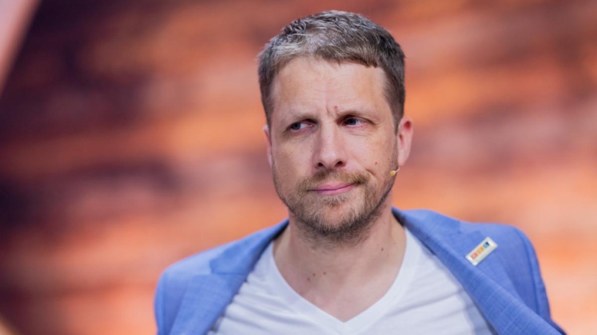 Comedian Oliver Pocher als "Liebeskasper" auf der B&uuml;hne. (Foto)
