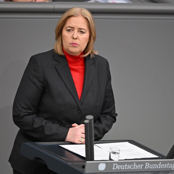Wieso Politikerinnen in Krisen zum Hassobjekt werden