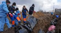 Verstörende Kriegsbilder aus der Ukraine: Fotos zeigen Massengräber in Mariupol.