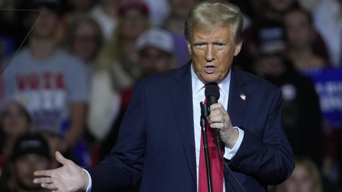 In der hei&szlig;en Phase des US-Wahlkampfes leistet sich Donald Trump immer wieder Entgleisungen, die sprachlos machen - und von seinen treuen Anh&auml;ngern trotzdem frenetisch gefeiert werden. (Foto)