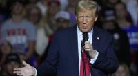 In der heißen Phase des US-Wahlkampfes leistet sich Donald Trump immer wieder Entgleisungen, die sprachlos machen - und von seinen treuen Anhängern trotzdem frenetisch gefeiert werden.