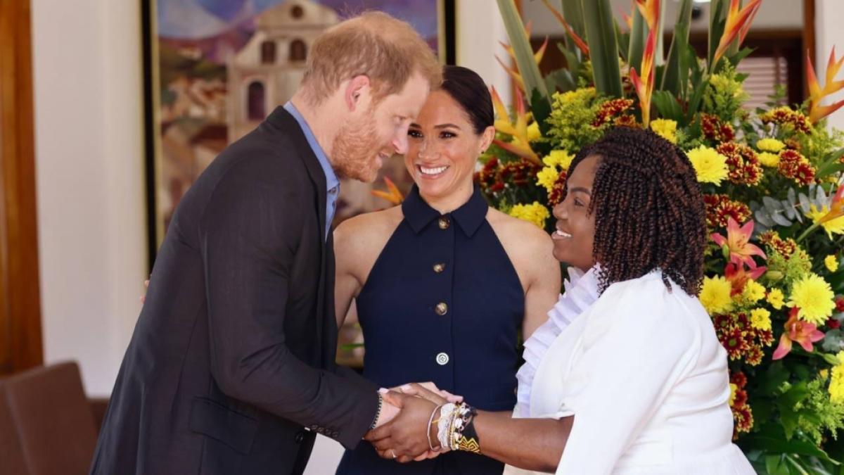 Ihren Ehemann Prinz Harry l&auml;sst Meghan Markle keine Sekunde aus den Augen - und faucht auch schon mal los, wenn der Herzog von Sussex nicht nach ihrer Pfeife tanzt. (Foto)