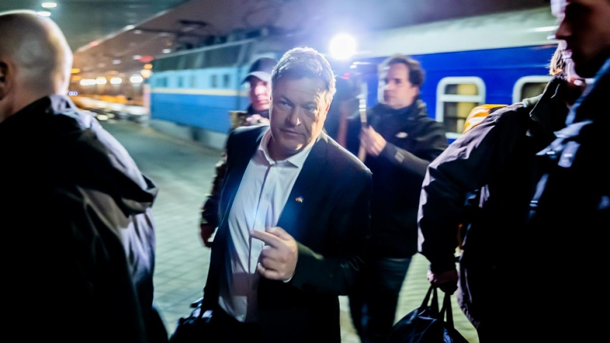 Vizekanzler und Bundeswirtschaftsminister Robert Habeck ist am Montagmorgen in Kiew eingetroffen. (Foto)