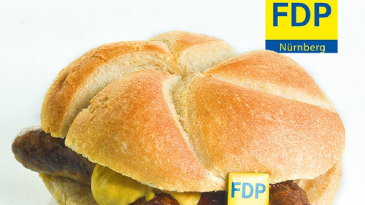 Aus Liebe zur Wurst: Mit dieser landestypischen Spezialität wirbt die FDP Nürnberg um Stimmen bei der Europawahl 2014.