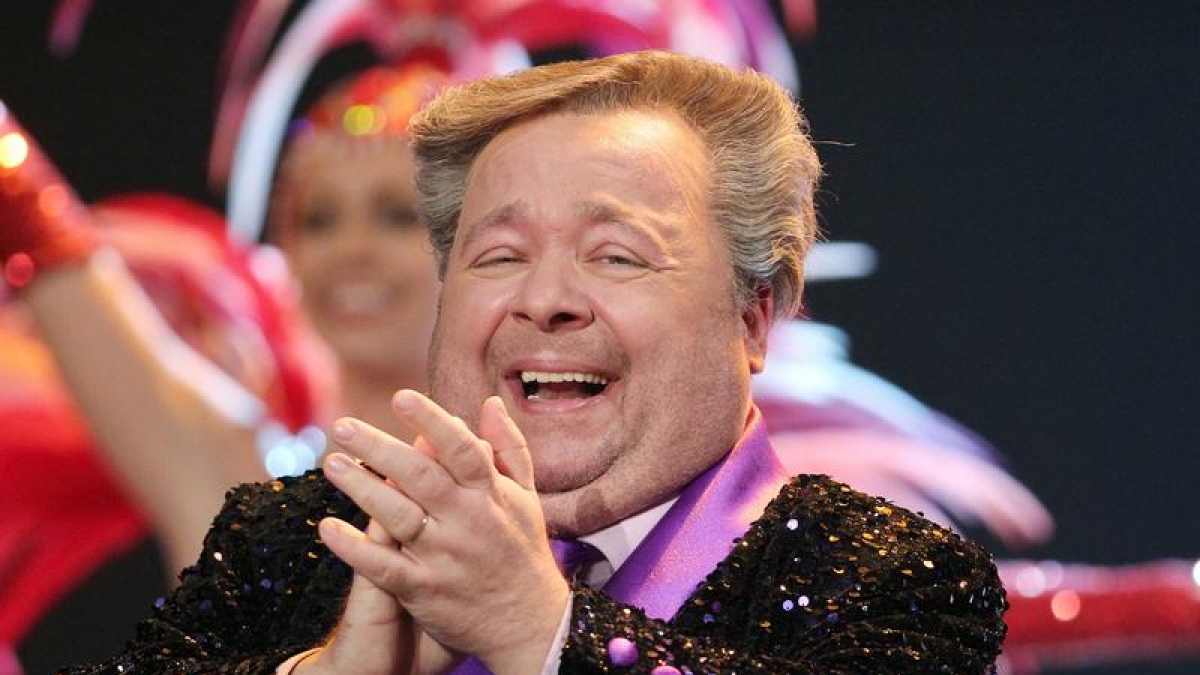 Schrill, bunt und schwul: Dirk Bach war ein prominentes Beispiel dafür, dass Homosexuelle sich nicht verstecken müssen. Bis zu seinem Tod 2012 setzte sich der Komiker und Moderator für die Gleichberechtigung der Homosexuellen ein. (Foto)