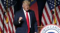 Donald Trump sorgte bei seinem neuesten Auftritt für Verwunderung: Trug der Ex-Präsident etwa Windeln? 