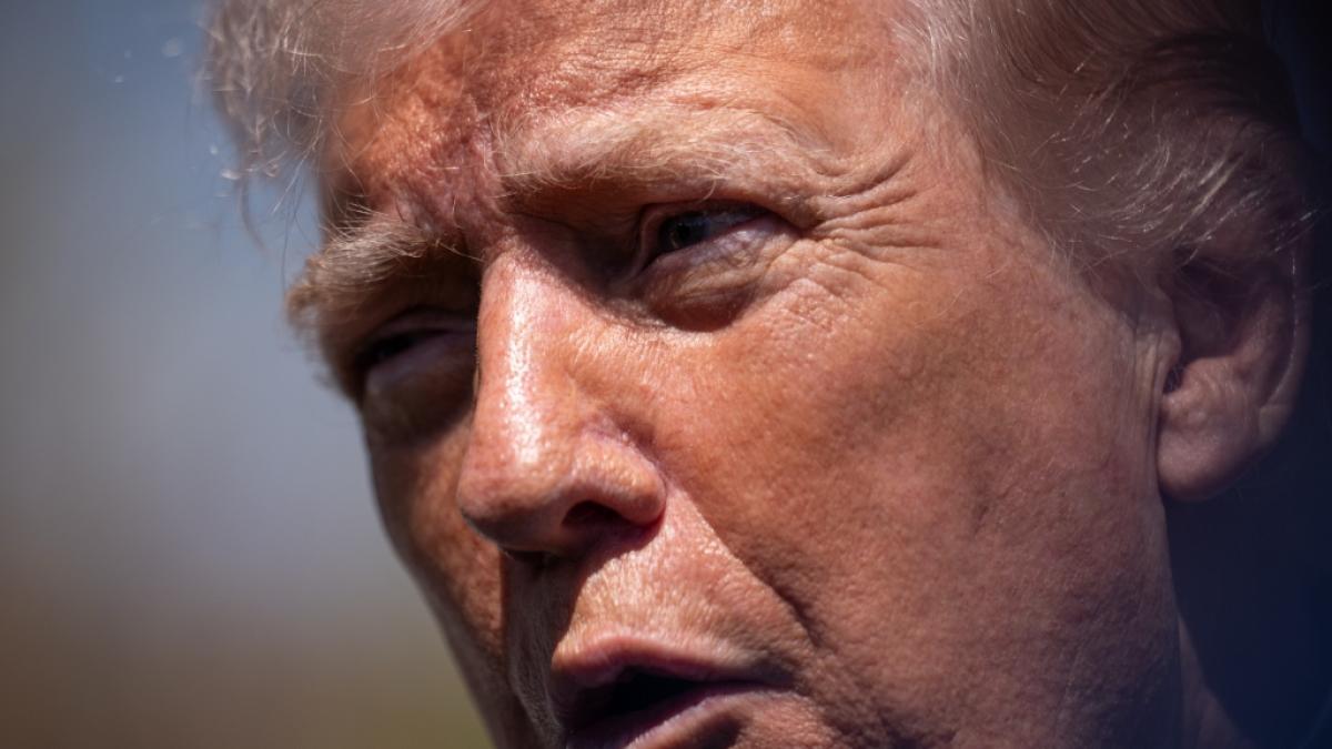 Donald Trump sorgte mit einer Regenschirm-Panne f&uuml;r Gel&auml;chter. (Foto)